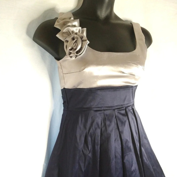 Pretty Silver and Midnight Blue Event Dress EUC ❤️ - Picture 3 of 15